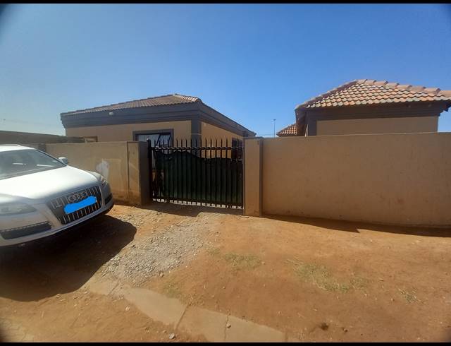 3 BEDROOM HOUSE FOR SALE IN TSAKANE